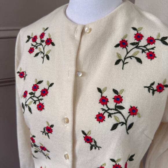 Vintage Jantzen Wool Cardigan Floral Embroidered Sweater Ivory Red Size 38 - Picture 2 of 9